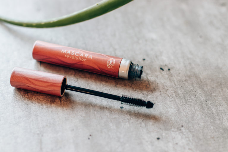 Quel mascara bio choisir ? Comparatif de 6 mascaras bio Iznowgood
